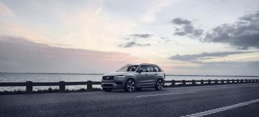 The Refreshed Volvo Xc90 R Design T8 Twin Engine In Thunder Grey