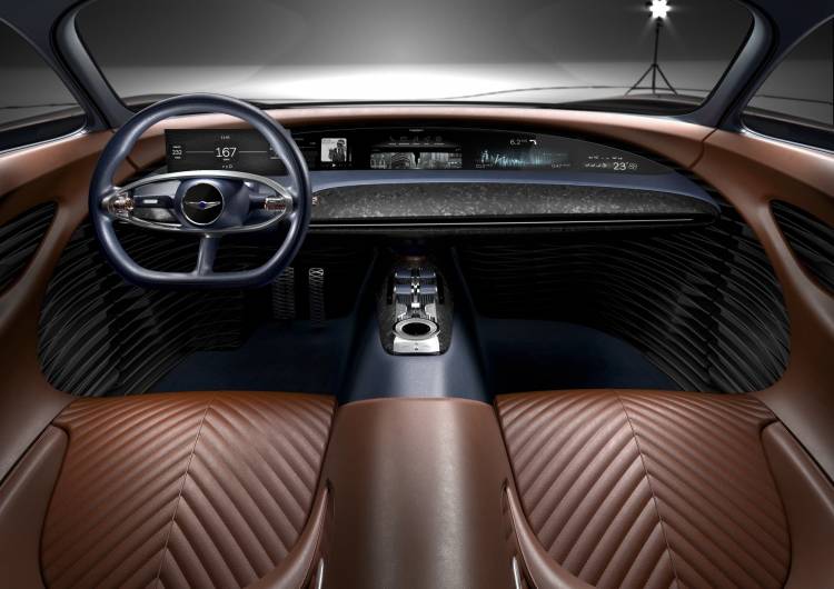 1273_essentiamaximizestheconnectionbetweencaranddriverreducingclutterandfocusingonbeautifullyexecuteddetailswhiledisplayingtheeleganttransparentcockpitcell_750x.jpg