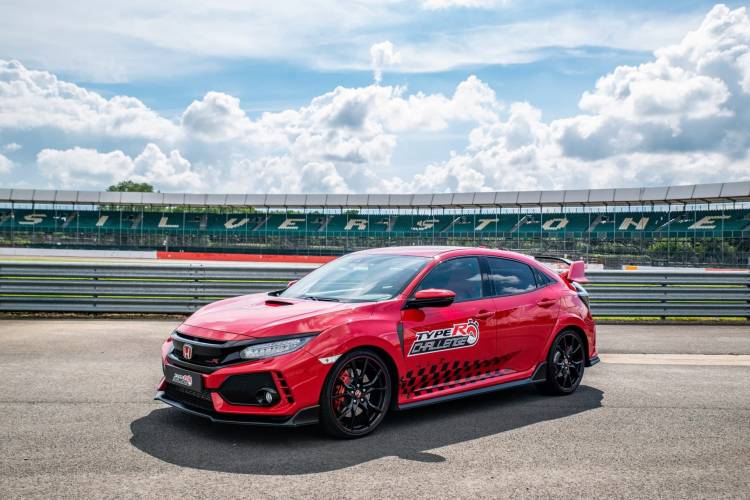 134325 Three In Three For Type R British Touring Car Champion Matt Neal Takes 134325 Three In Three For Type R British Touring Car Champion Matt Neal Takes