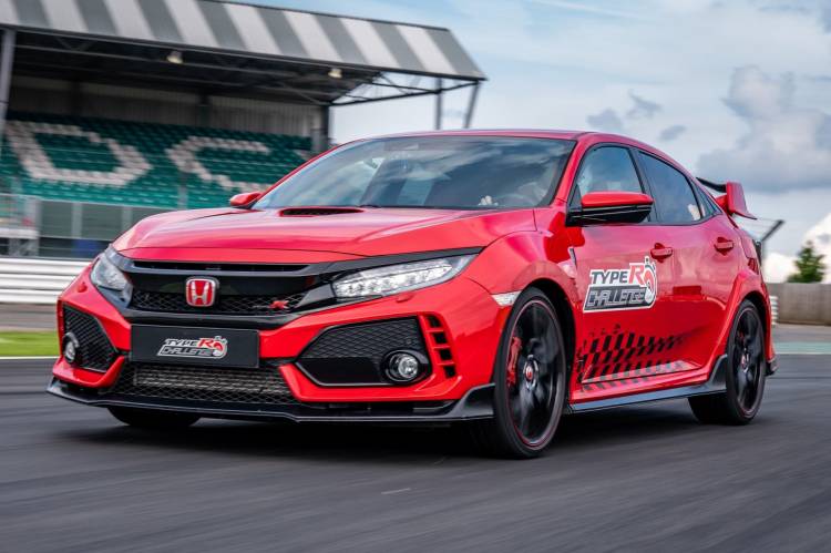 134329 Three In Three For Type R British Touring Car Champion Matt Neal Takes