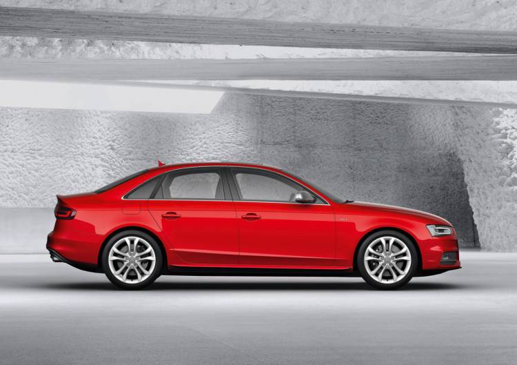 1440_audi-a4-gama-2013-57 1440_audi-a4-gama-2013-57