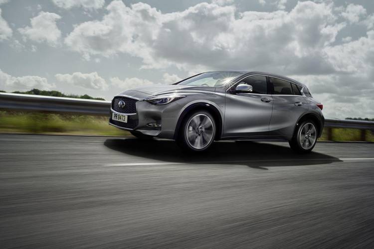 1440_infiniti-q30-2016-5