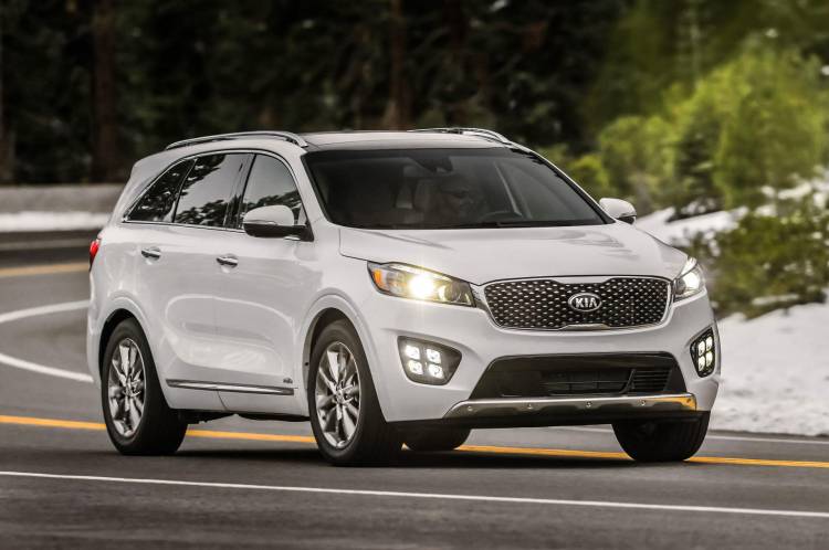 2016-Kia-Sorento-SXL-front-three-quarter-2