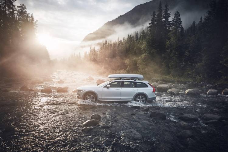 215852_Volvo_V90_Cross_Country_Volvo_Ocean_Race_exterior_on_location 215852_Volvo_V90_Cross_Country_Volvo_Ocean_Race_exterior_on_location