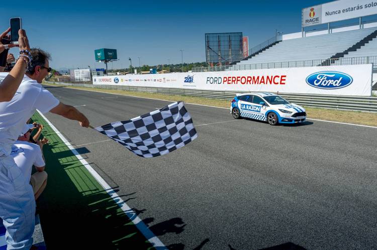 24-horas-ford-2015-02-1440px