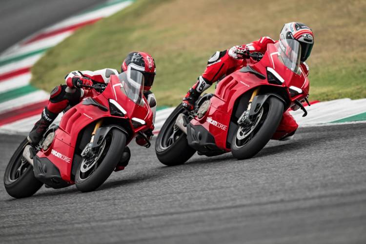 29 Ducati Panigale V4 R Action Uc69266 Mid 29 Ducati Panigale V4 R Action Uc69266 Mid