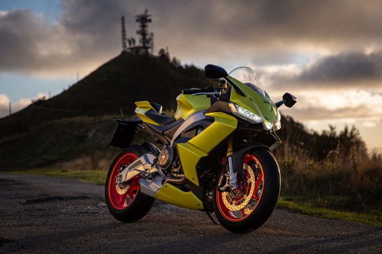 moto-aprilia-rs-660-amarillo moto-aprilia-rs-660-amarillo