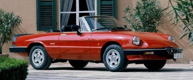 Alfa_Romeo_Spider_Duetto_ 2