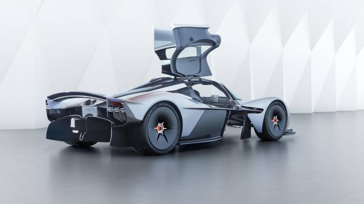 Aston-Martin-Valkyrie_05_750x.jpg
