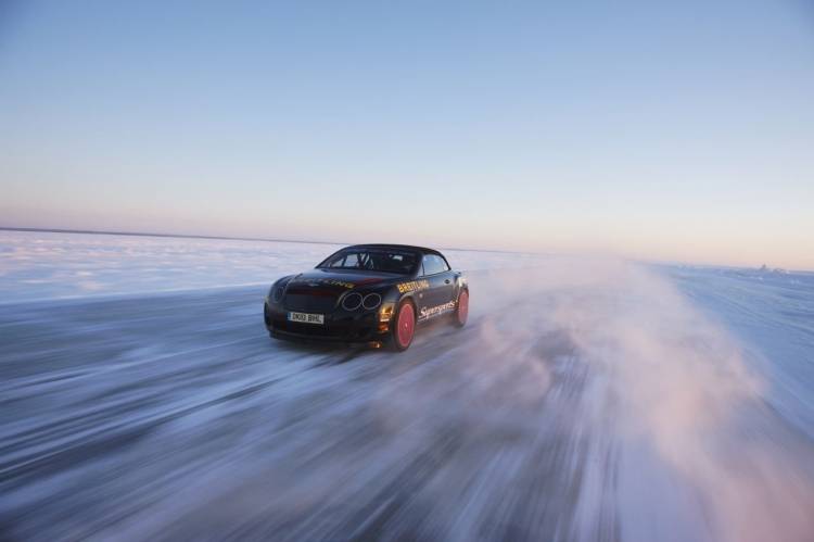 Bentley vuelve a superar el récord de velocidad sobre hielo Bentley vuelve a superar el récord de velocidad sobre hielo