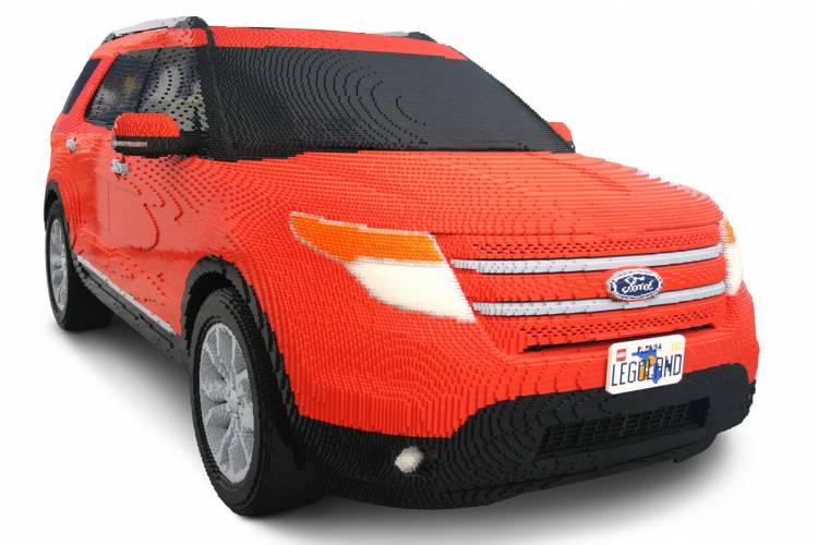 Un Ford Explorer 2012 realizado a base de piezas de LEGO Un Ford Explorer 2012 realizado a base de piezas de LEGO