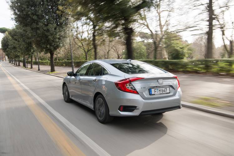 Honda_Civic_i-dtec_4p_00016