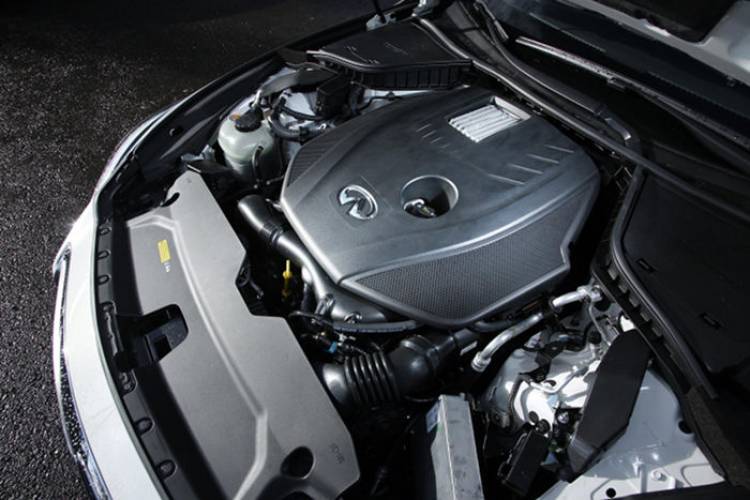 Infiniti_Q50_gasolina_turbo_DM_2