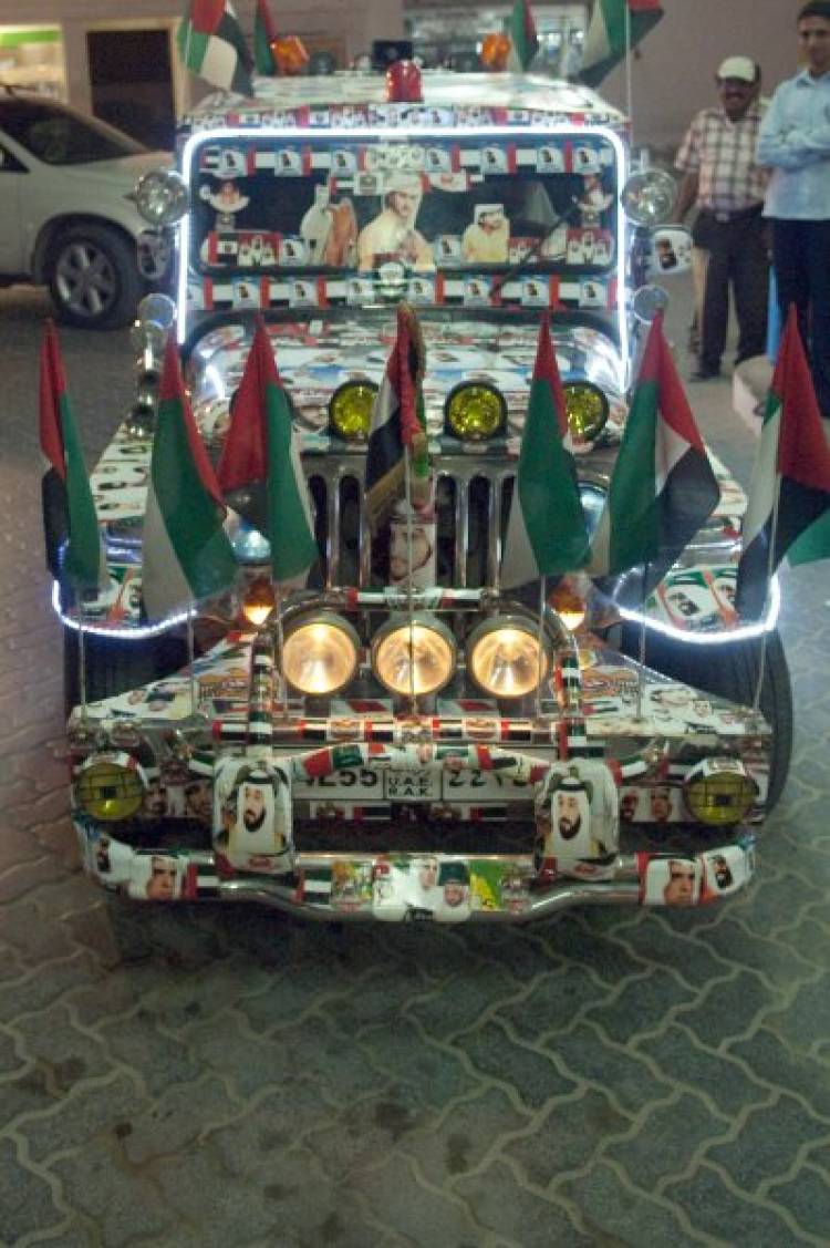 Jeepney con pegatinas de jeques árabes-9 Jeepney con pegatinas de jeques árabes-9