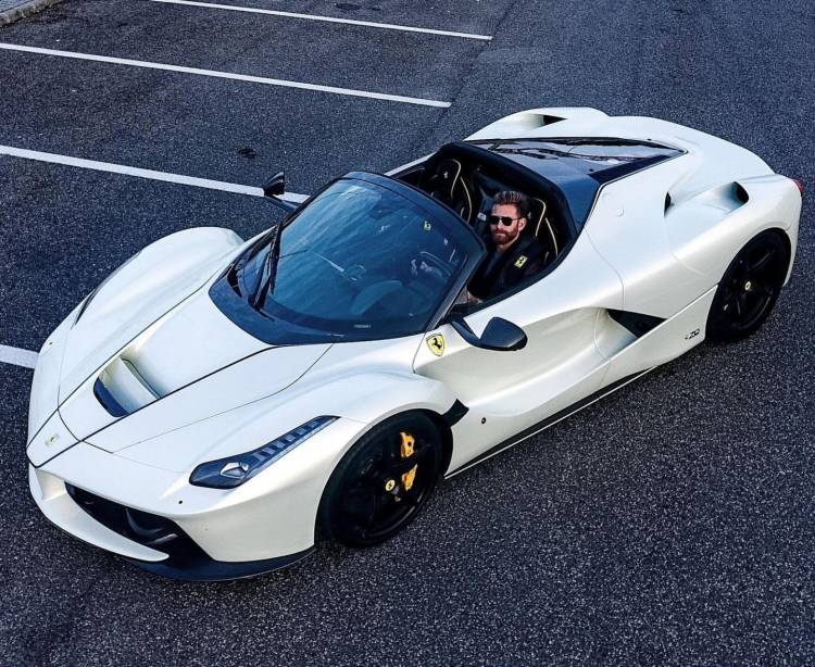 josh-cartu_ferrari-laferrari-aperta