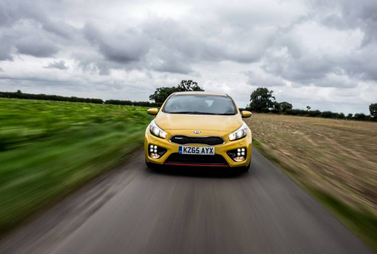 Kia_Pro_ceed_GT_2016_amarillo_DM_12 Kia_Pro_ceed_GT_2016_amarillo_DM_12
