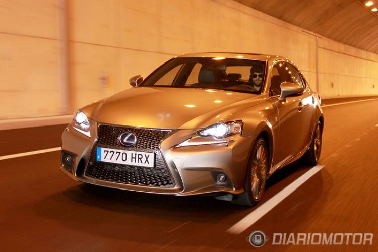 Lexus_IS_300h_F_SPORT_700-025 Lexus_IS_300h_F_SPORT_700-025