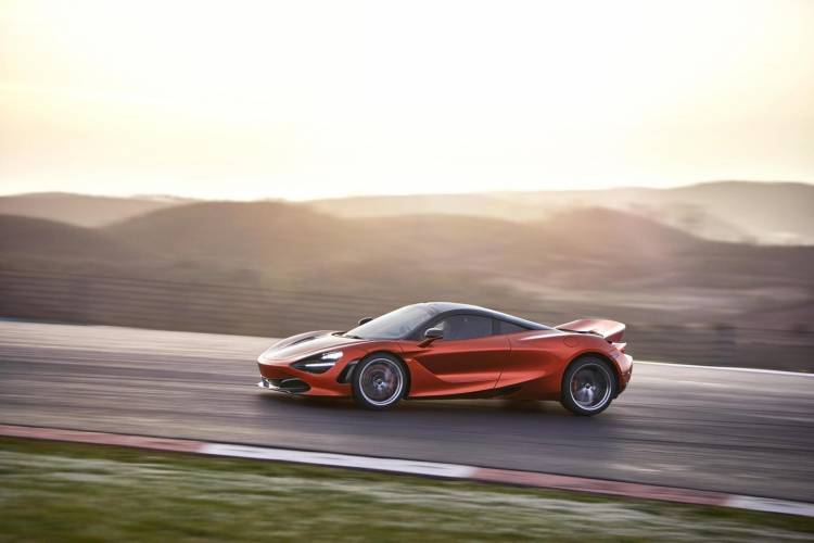 McLaren-720S-22-Action_750x.jpg