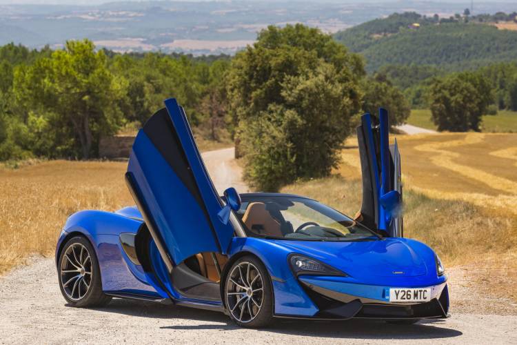 McLaren_570S_Spider_Drive-0092_750x.jpg