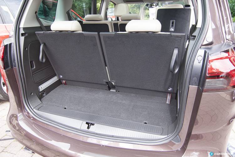 Opel_Zafira_2016_mdm_00010