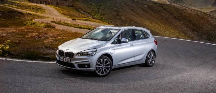P90194357_highRes_bmw-225xe-09-2015