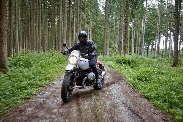 P90235404_highRes_the-new-bmw-r-ninet-