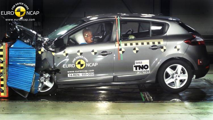 Renault-megane-iii-ncap-0216-02 Renault-megane-iii-ncap-0216-02