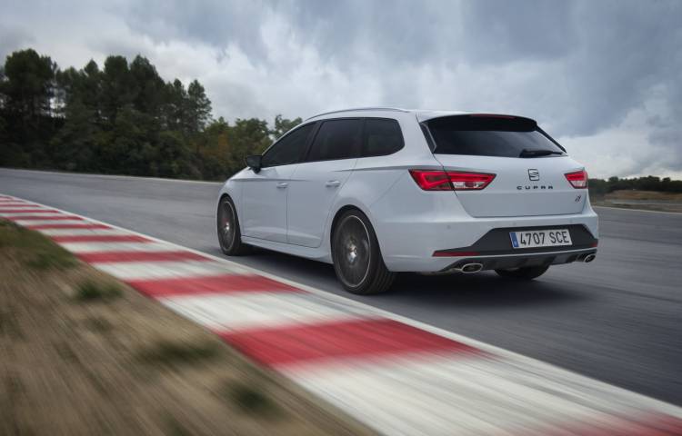 SEAT_Leon_ST_Cupra_2015_4