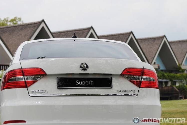 Skoda_Superb_presentacion_Viena_2013_10