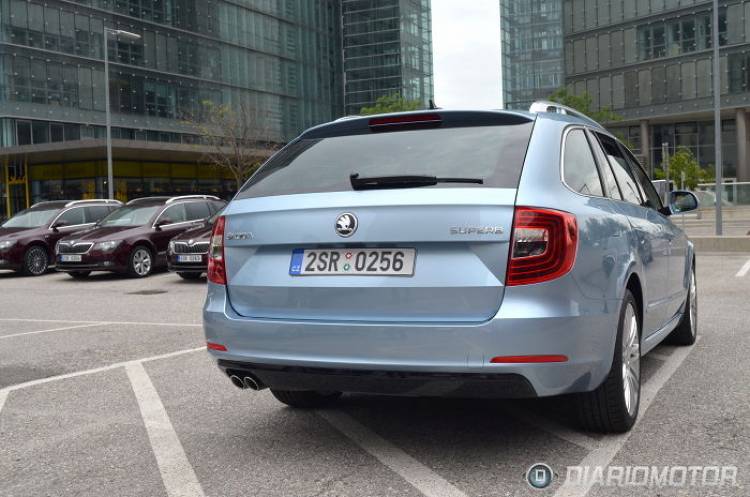 Skoda_Superb_presentacion_Viena_2013_15