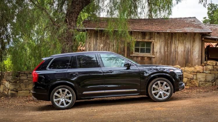 Volvo_XC90_1600x900_00007_750x.jpg