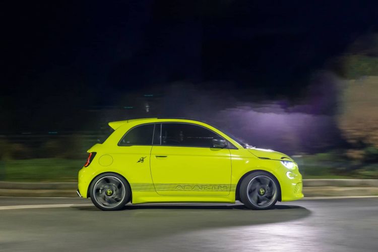 Abarth 500e 2023 29