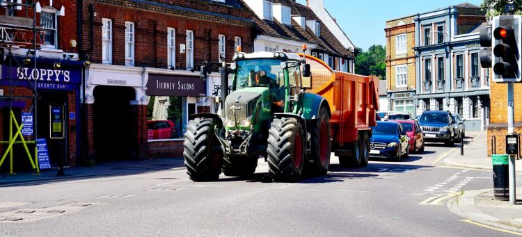 Adelantar Linea Continua Tractor Portada Adelantar Linea Continua Tractor Portada