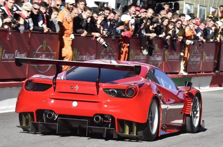adelanto-ferrari-488-gto2_750x.jpg