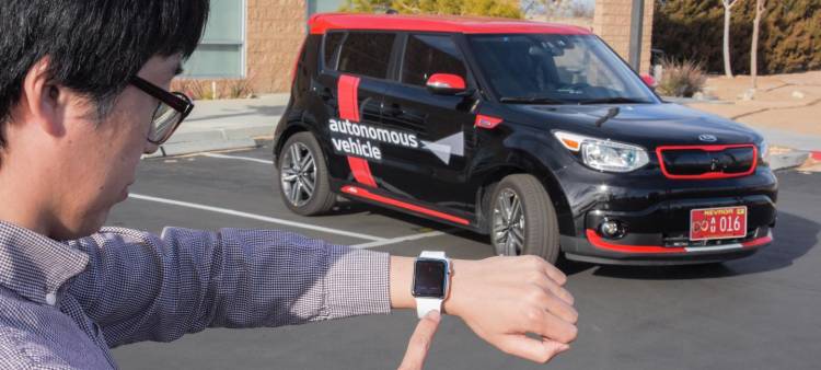 aparcar_kia_smartwatch_CES_2016_DM_1 aparcar_kia_smartwatch_CES_2016_DM_1