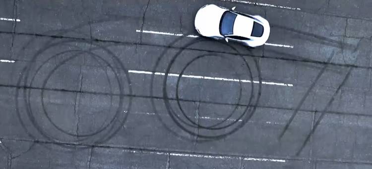aston-martin-db10-quemando-rueda