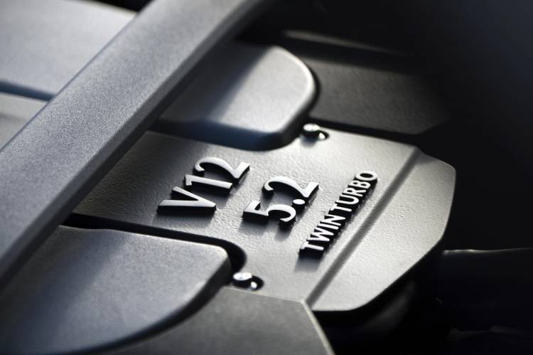 aston-martin-db11-2016-37 aston-martin-db11-2016-37
