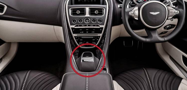 aston-martin-db11-mando-2016-00 aston-martin-db11-mando-2016-00