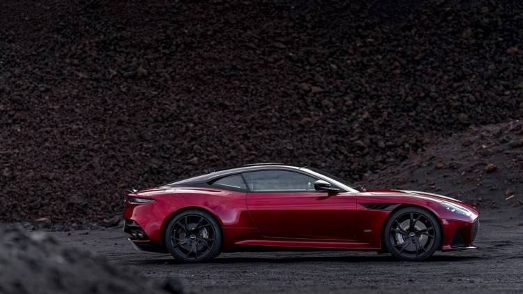 aston-martin-dbs-superleggera-260618-011_750x.jpg