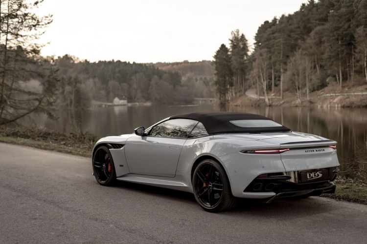 aston-martin-dbs-superleggera-volante-0419-010_750x.jpg