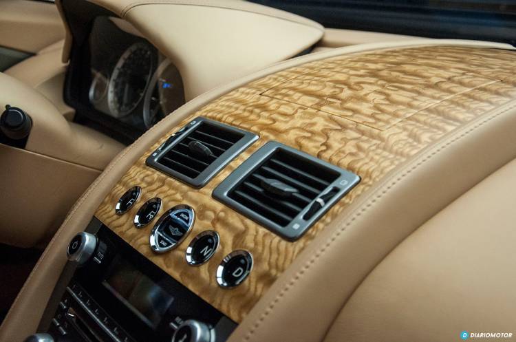 aston-martin-lagonda-taraf-ginebra-2015-mdm-09-1440px