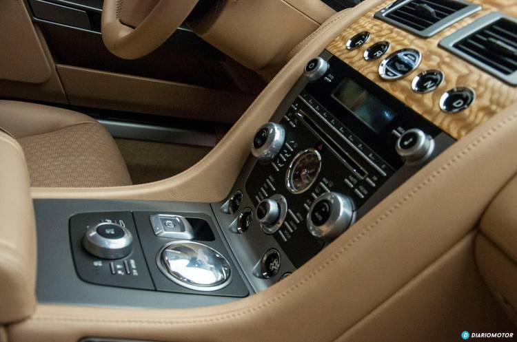 aston-martin-lagonda-taraf-ginebra-2015-mdm-12-1440px