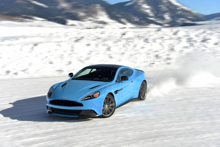 aston-martin-on-ice-2014-261214-23 aston-martin-on-ice-2014-261214-23