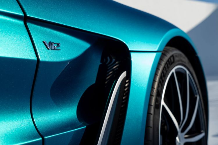 Aston Martin V12 Vantage Roadster  08