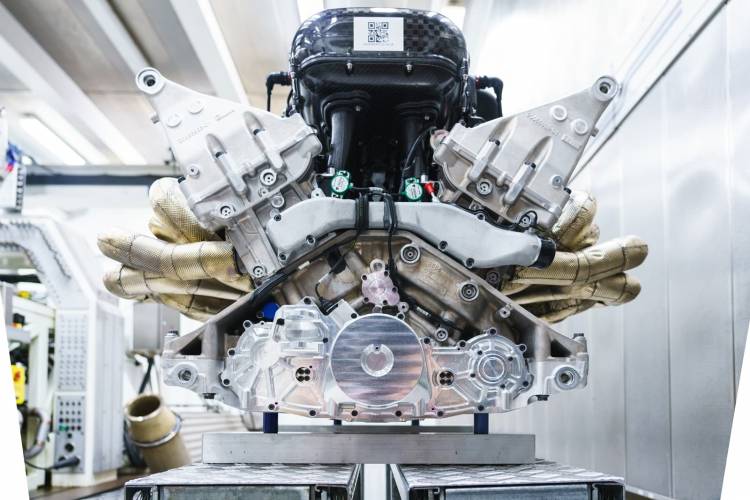 aston-martin-valkyrie-motor-v12-1218-008_750x.jpg