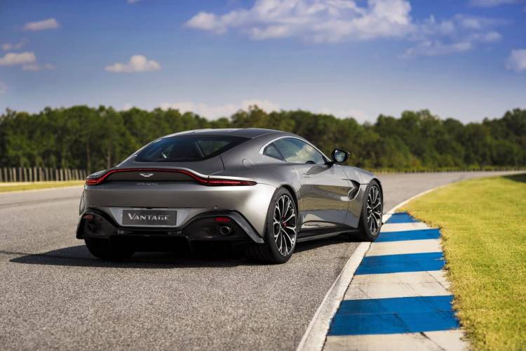 aston-martin-vantage-2018-33 aston-martin-vantage-2018-33