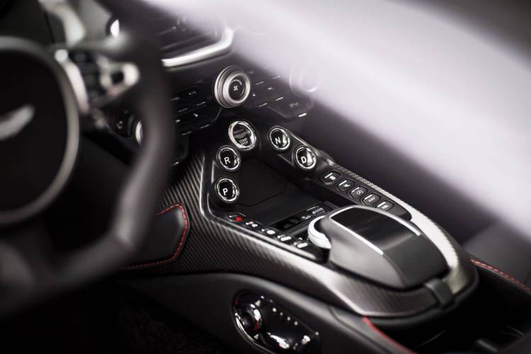 aston-martin-vantage-2018-37_750x.jpg