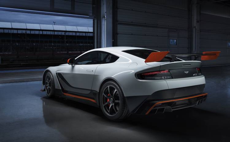 aston-martin-vantage-gt12-vs-porsche-911-gt3-3-1440px
