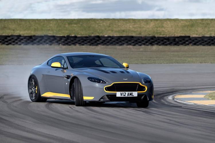 aston_martin_v12_vantage_s_DM_2016_4
