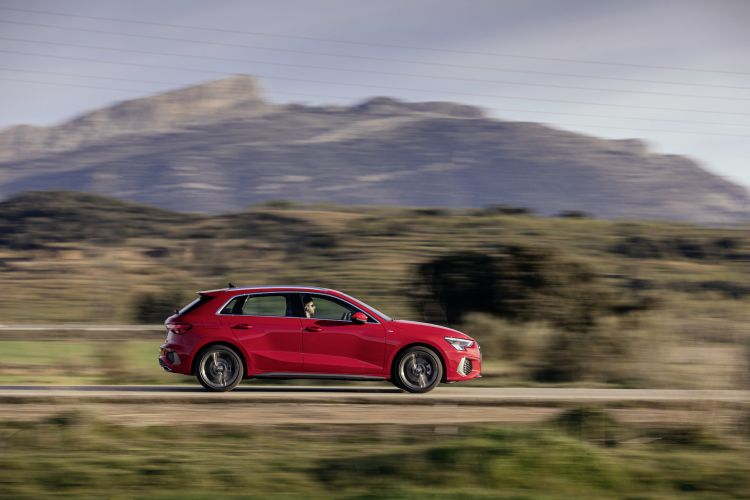 Audi A3 Sportback 2020 Rojo Tango Exterior 28